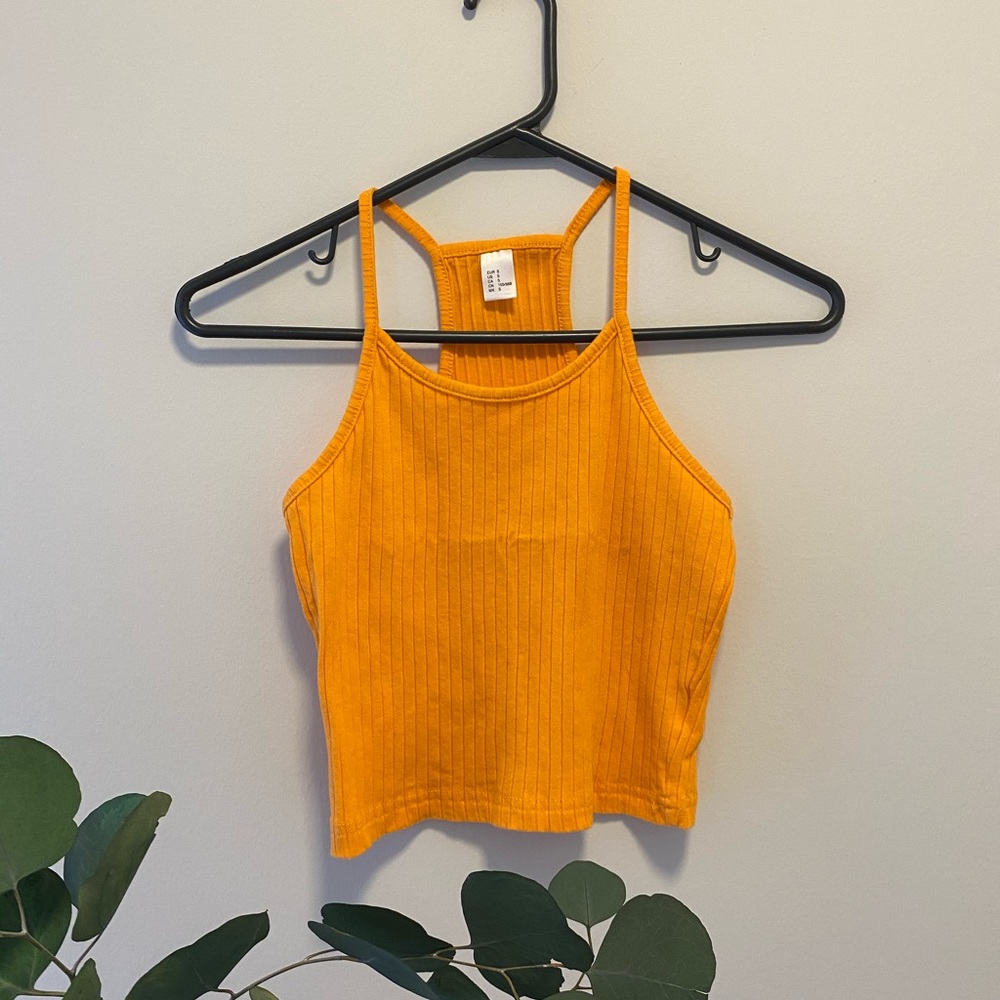 Cute crop top!
